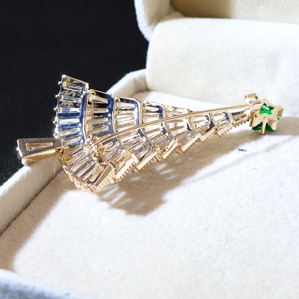 Sparkling Crystal Christmas Tree Brooch pin - Picture 4 of 5